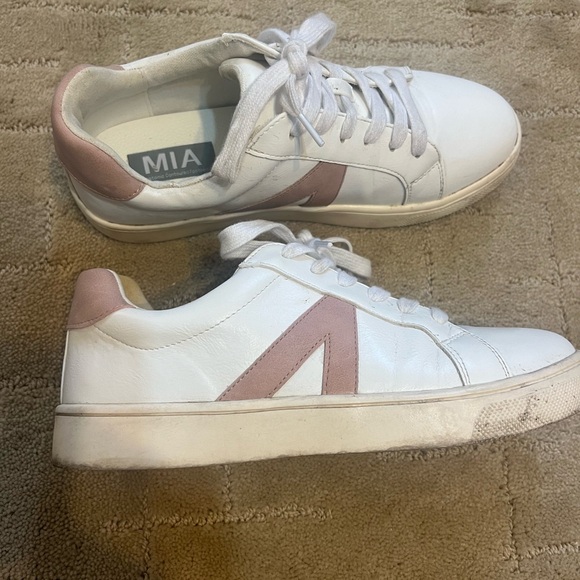 MIA brand low top shoes - size 7 - Picture 2 of 2